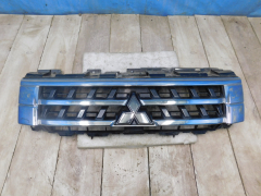 б/у с дефектом Решетка радиатора Mitsubishi Pajero/Montero 4 2015