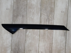 Накладка лобового стекла правая Ford Explorer 2011